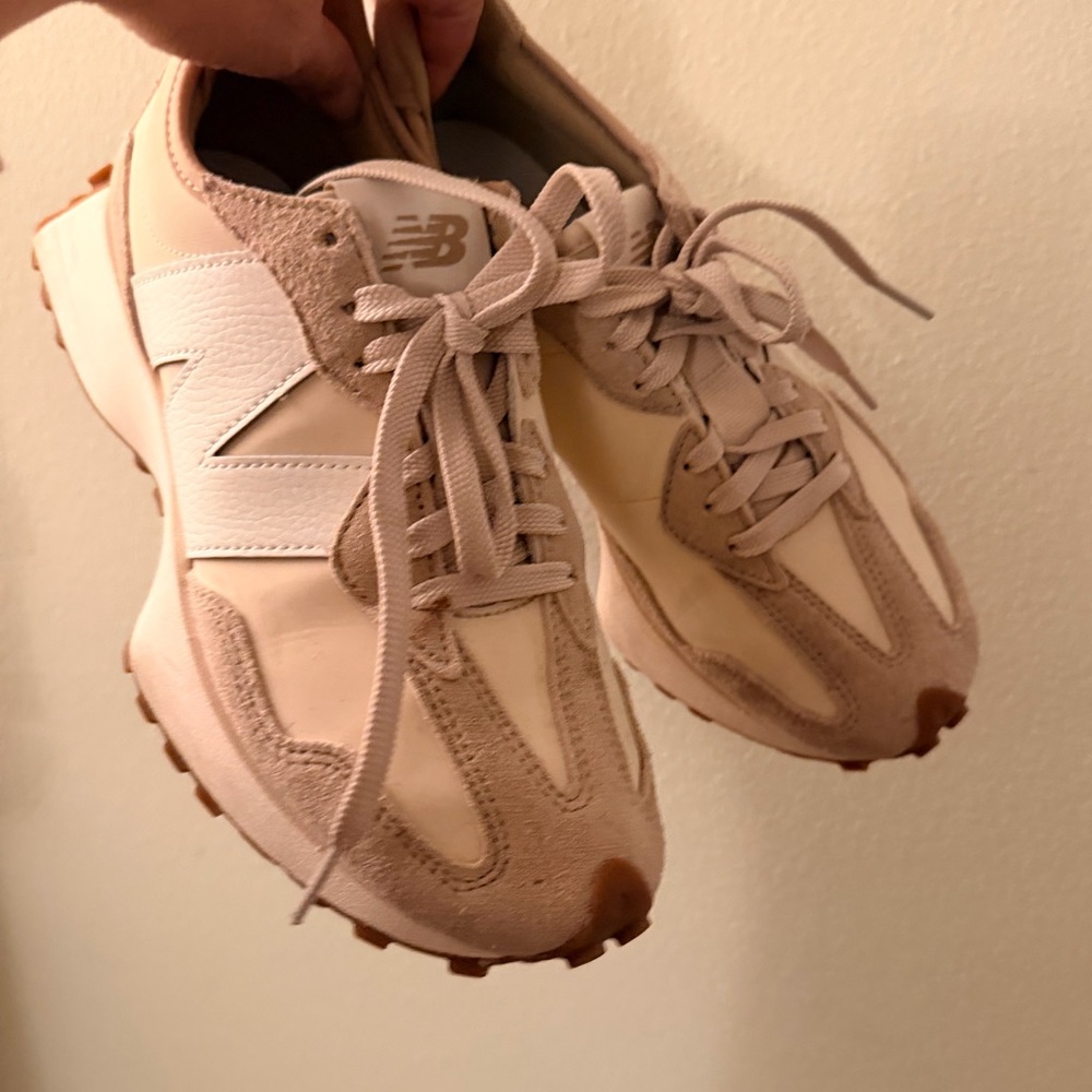 New Balance 327 size 7.5 euc cream/white/gray